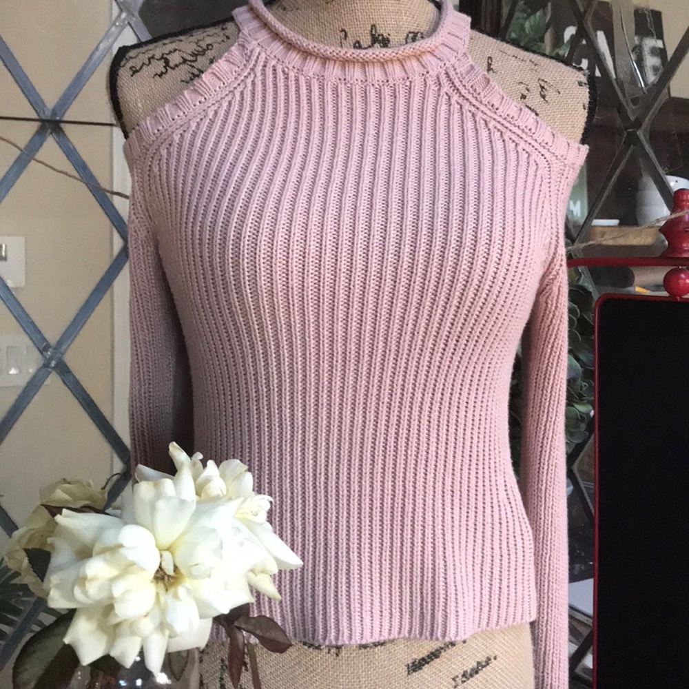 🌿 Forever 21 Pink Cold Shoulder Sweater/SM
